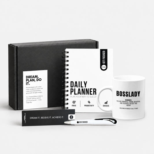 Mooqz Boss Lady Giftbox met Daily Planner, quote-mok en accessoires voor zelfvertrouwen en dagelijkse focus.
